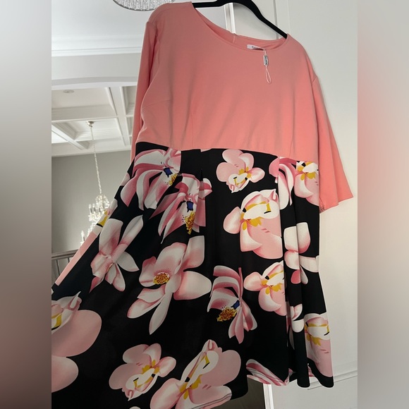 SOLD.New floral dress in plus size. - Picture 3 of 6